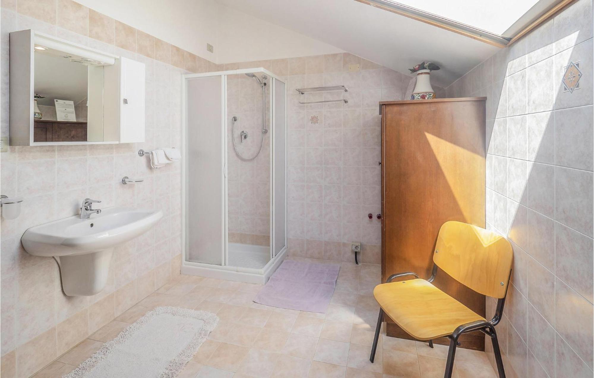 Awesome Home In Ariano Nel Polesine With Kitchen San Basilio Cameră foto